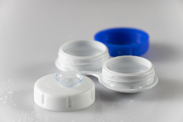 how to take care of contact lenses